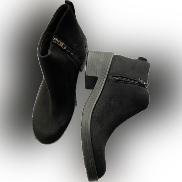 Bzees Shoes - Bzees women’s black washable bootie size 8 M
